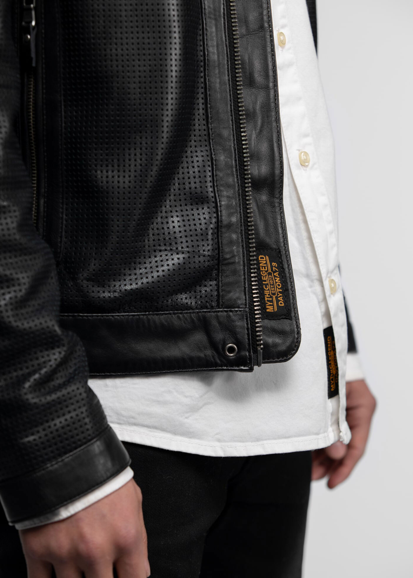 104208-knapp-noir-(4)