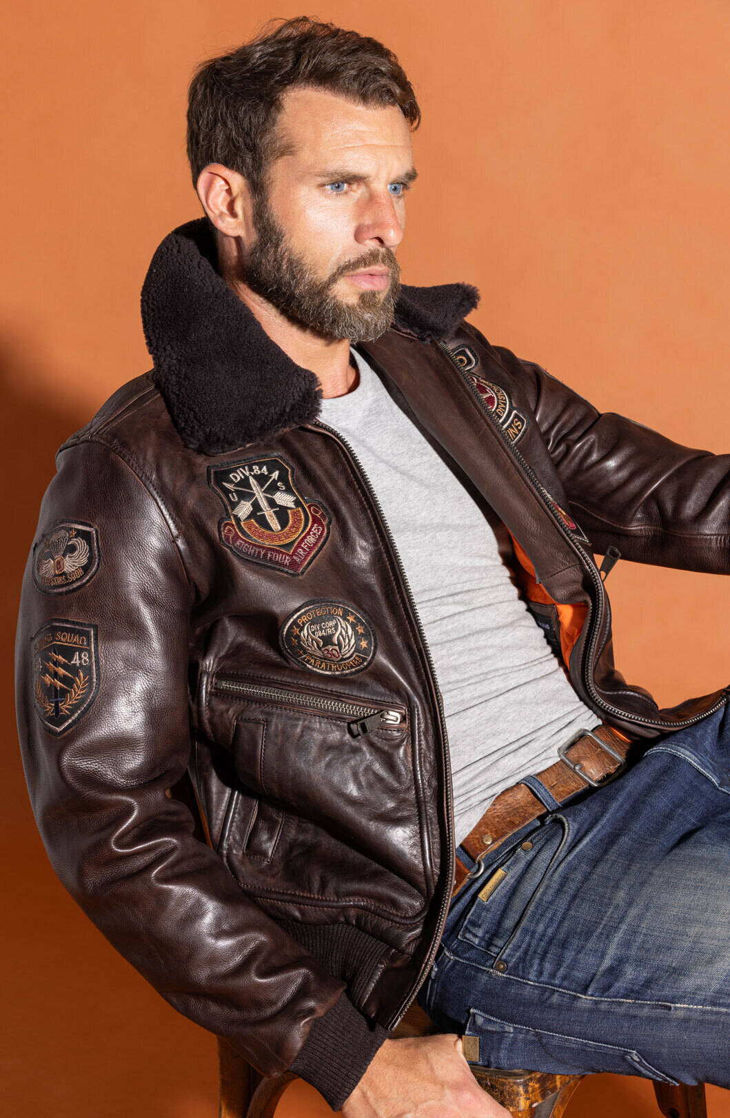 Braune Lederjacke im Pilotenstil avia fur Herren