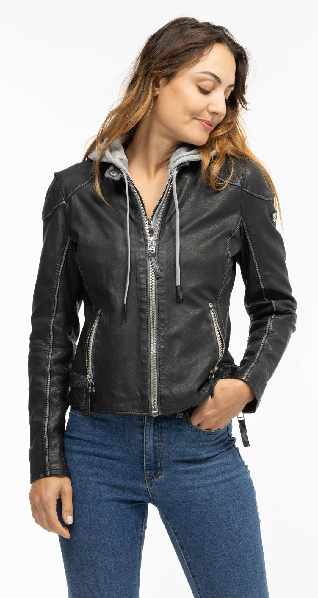 CG25-Femmes-Finja-Noir-0937