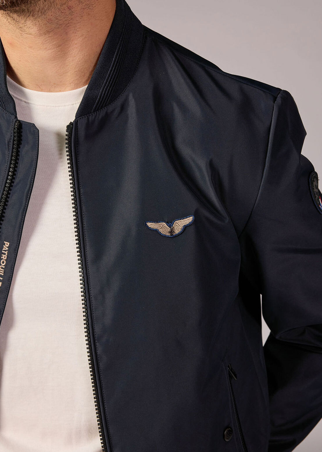 crew-airjet-navy-zoom