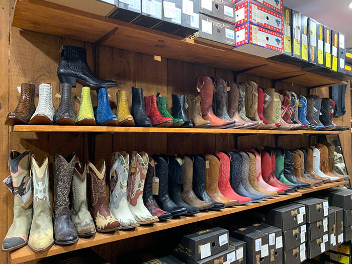 cuirs-guignard-la-rochelle-santiags